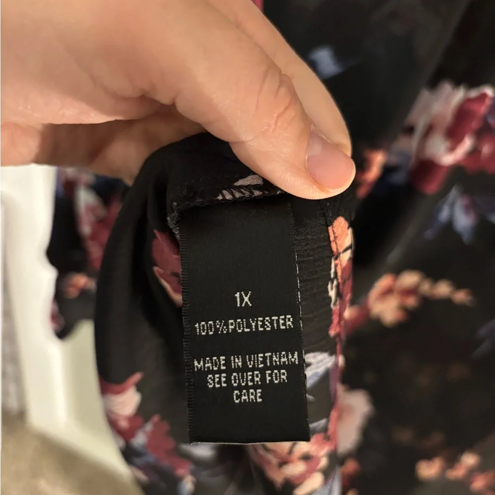Alyx Black Floral Blouse - Picture 7 of 7